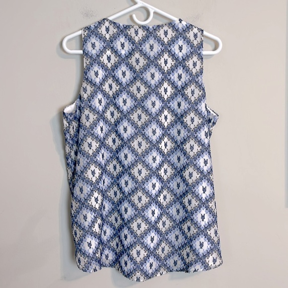 Calvin Klein V-neck sleeveless flowy top size large new with tags - Picture 5 of 9